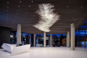 Podíleli jsme se na instalaci „Ledovce“, příběhu vyprávěného nad hlavami uživatelů  a návštěvníků centra Bořislavka - 4